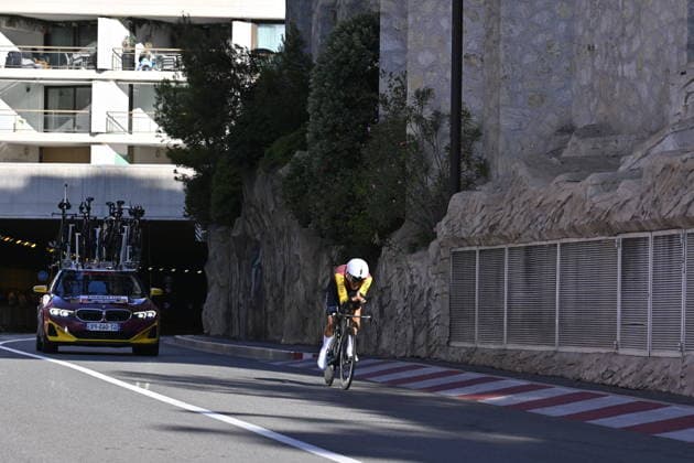 Salida de la Vuelta Ciclista a Espana en Mónaco Un ciclista durante la salida de la Vuelta Ciclista a Espana, a 22 de agosto de 2026, en Mónaco (Francia). La Vuelta Ciclista a Espana 2026 arranca hoy, 22 de agosto, en Mónaco y termina el domingo 13 de septiembre en Granada. Serán 21 etapas, 3.275 km y más de 58.000 metros de desnivel acumulado; por primera vez, la llegada final no será en Madrid, sino en el entorno de la Alhambra. 22 AGOSTO 2026;VUELTA CICLISTA;REALEZA;CICLISMO;BICIS;BICICLETAS;CONTRARRELOJ;SALIDA;PRIMERA ETAPA;MÓNACO;VUELTA;CASINO; Monaco (Francia) Monaco (Francia) Espana *** Start of the Vuelta a Espana in Monaco A cyclist at the start of the Vuelta a Espana on August 22, 2026, in Monaco, France. The 2026 Vuelta a Espana begins today, August 22, in Monaco and ends on Sunday, September 13, in Granada. There will be 21 stages, 3,275 km, and more than 58,000 meters of cumulative elevation gain. For the first time, the final finish will not be in Madrid, but in the vicinity of the Alhambra. AUGUST 22, 2026 CYCLING TOUR ROYALTY CYCLING BIKES BICYCLES TIME TRIAL START FIRST STAGE MONACO TOUR CASINO Monaco France Monaco France Spain  Copyright: xLaurentxCoustx xEuropaxPressx 7726344