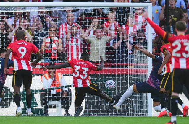 Michael Kayode scores a goal to make it 3-0 Brentford v Tottenham Hotspur, Premier League Football, Football, Gtech Community Stadium, London, UK - 22 Aug 2026London Gtech Community Stadium United Kingdom EDITORIAL USE ONLY No use with unauthorised audio, video, data, fixture lists, club league logos or live services. Online in-match use limited to 120 images, no video emulation. No use in betting, games or single club league player publications.  Copyright: xJavierxGarcia Shutterstockx 17111783ab