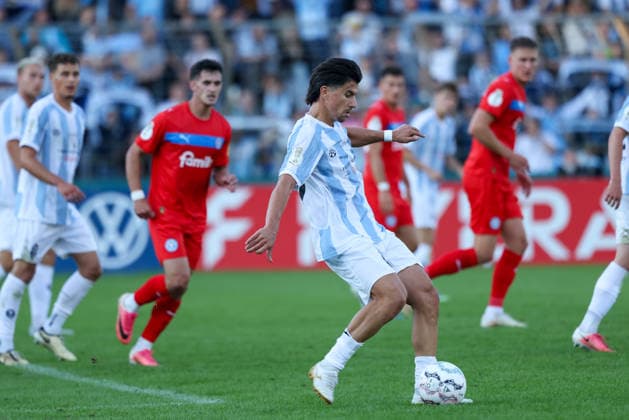 Tunay Deniz (TSV 1860 Muenchen, 10) mit Ball, GER, TSV 1860 Muenchen vs. Holstein Kiel, Fussball, DFB-Pokal, 1. Runde, Saison 2026 2027, 22.08.2026, DFL REGULATIONS PROHIBIT ANY USE OF PHOTOGRAPHS AS IMAGE SEQUENCES, GER, TSV 1860 Muenchen vs. Holstein Kiel, Fussball, DFB-Pokal, 1. Runde, Saison 2026 2027, 22.08.2026 Muenchen *** Tunay Deniz, TSV 1860 Munich, No. 10 with the ball, GER, TSV 1860 Munich vs. Holstein Kiel, Soccer, DFB Cup, Round 1, 2026–2027 Season, August 22, 2026, DFL regulations prohibit any use of photographs as image sequences, GER, TSV 1860 Munich vs. Holstein Kiel, soccer, DFB Cup, 1st round, 2026–2027 season, August 22, 2026, Munich Copyright: xEibner-Pressefoto JennixMaulx EP_JML