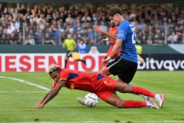 22.08.2026, xjhx, Fussball DFB Pokal 1.Runde, Eintracht Trier - RB Leipzig v.l. Antonio Nusa (RB Leipzig) Frederik Rahn (SV Eintracht Trier 05) Zweikampf, Aktion, action, battle for the ball Trier *** August 22, 2026, xjhx, Soccer, DFB Cup, First Round, Eintracht Trier vs. RB Leipzig: Antonio Nusa (RB Leipzig) vs. Frederik Rahn (SV Eintracht Trier 05), tackle, action, battle for the ball, Trier