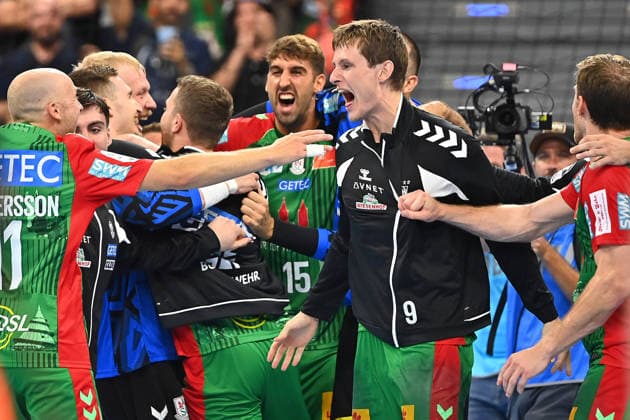 Schlussjunel Magdebburg,Spieler, Teamfoto,Team,Mannschaft,Mannschaftsfoto, Jubel,Freude,Begeisterung, Handball Rexel Super Cup 2026 der Maenner SC Magdeburg vs. Fuechse Berlin 38-30 am 22.08.2026 SAP GARDEN Muenchen. *** Final June Magdeburg, players, team photo, team, squad, team photo, Celebration, Joy, Excitement, Men s Handball Rexel Super Cup 2026: SC Magdeburg vs. Füchse Berlin 38–30 on August 22, 2026, at SAP GARDEN in Munich