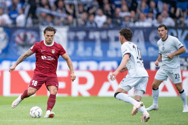 Niklas Pollex (SG Sonnenhof Grossaspach, 18) am Ball SG Sonnenhof Grossaspach vs. Arminia Bielefeld, Fussball, GER, DFB Pokal, 1. Runde, Saison 2026 2027, 22.08.2026, Eibner-Pressefoto Andreas Ulmer SG Sonnenhof Grossaspach vs. Arminia Bielefeld, Fussball, GER, DFB Pokal, 1. Runde, Saison 2026 2027, 22.08.2026, Aspach *** Niklas Pollex, SG Sonnenhof Grossaspach, 18, in action: SG Sonnenhof Grossaspach vs. Arminia Bielefeld, Soccer, GER, DFB Cup, 1st Round, 2026–2027 Season, August 22, 2026, Eibner Press Photo: Andreas Ulmer, SG Sonnenhof Grossaspach vs. Arminia Bielefeld, Soccer, GER, DFB Cup, 1st Round, 2026–2027 Season, August 22, 2026, Aspach Copyright: xEibner-Pressefoto AndreasxUlmerx EP_AUR