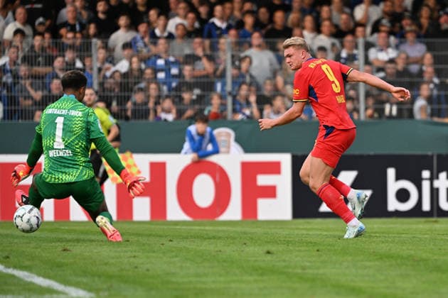 22.08.2026, xjhx, Fussball DFB Pokal 1.Runde, Eintracht Trier - RB Leipzig v.l. Conrad Harder Schandorff (RB Leipzig) Torschuetze, erzielt das Tor, Treffer, scores the goal 0:4 Leon-Oumar Wechsel (SV Eintracht Trier 05) Trier *** August 22, 2026, xjhx, Soccer DFB Cup 1st Round, Eintracht Trier vs. RB Leipzig, Conrad Harder Schandorff (RB Leipzig) goal scorer, scores the goal, goal, scores the goal 0–4 Leon Oumar substitution SV Eintracht Trier 05 Trier