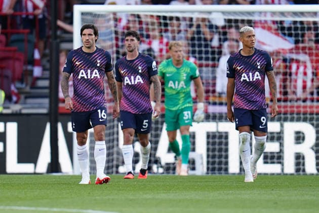 Premier League: Brentford v Tottenham Hotspur Tottenham players as Brentford make it 3-0 during the Premier League match Brentford vs Tottenham Hotspur at GTECH Community Stadium, London, United Kingdom on 22 August 2026 (Photo by Harvey Murphy News Images) Copyright: xHarveyxMurphy NewsxImagesx