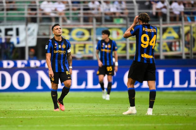 FC Internazionale v AC Monza - Serie A Lautaro Martinez and Francesco Pio Esposito of FC Internazionale look dejected during the Serie A football match between FC Internazionale and AC Monza. Milan Italy Copyright: xNicolòxCampox
