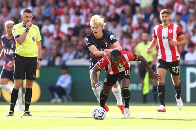 London, England, 22nd August 2026. Lucas Bergvall of Tottenham Hotspur and Dango Ouattara of Brentford challenge for the ball during the Brentford vs Tottenham Hotspur Premier League match at Gtech Community Stadium, London. Picture credit should read: Paul Terry Sportimage EDITORIAL USE ONLY. No use with unauthorised audio, video, data, fixture lists, club league logos or live services. Online in-match use limited to 120 images, no video emulation. No use in betting, games or single club league player publications. SPI_025_PT_Brentford_Tottenham SPI-4927-0025