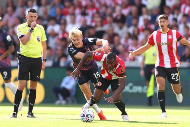 London, England, 22nd August 2026. Lucas Bergvall of Tottenham Hotspur and Dango Ouattara of Brentford challenge for the ball during the Brentford vs Tottenham Hotspur Premier League match at Gtech Community Stadium, London. Picture credit should read: Paul Terry Sportimage EDITORIAL USE ONLY. No use with unauthorised audio, video, data, fixture lists, club league logos or live services. Online in-match use limited to 120 images, no video emulation. No use in betting, games or single club league player publications. SPI_026_PT_Brentford_Tottenham SPI-4927-0026