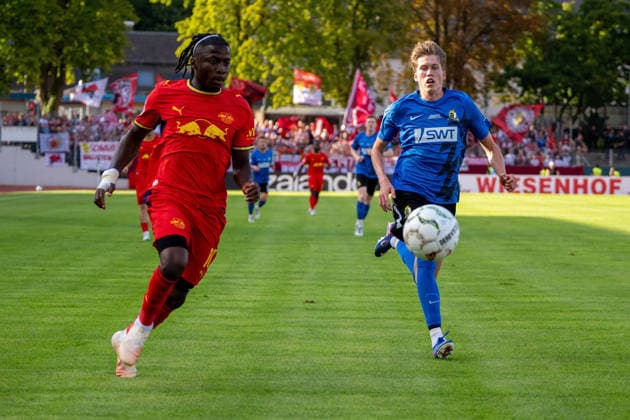 Johan Bakayoko (RB Leipzig) im Zweikampf gegen Elia Dittrich (Eintracht Trier) Eintracht Trier vs RB Leipzig, Fussball, DFB-Pokal, 22.08.2026 Eintracht Trier vs RB Leipzig, Fussball, DFB-Pokal, 22.08.2026 Trier *** Johan Bakayoko (RB Leipzig) in a tackle against Elia Dittrich (Eintracht Trier) Eintracht Trier vs. RB Leipzig, Soccer, DFB Cup, August 22, 2026 Eintracht Trier vs. RB Leipzig, Soccer, DFB Cup, August 22, 2026, Trier Copyright: xEibner-Pressefotox EP_EER