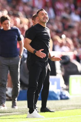 London, England, 22nd August 2026. Roberto De Zerbi head coach of Tottenham Hotspur during the Brentford vs Tottenham Hotspur Premier League match at Gtech Community Stadium, London. Picture credit should read: Paul Terry Sportimage EDITORIAL USE ONLY. No use with unauthorised audio, video, data, fixture lists, club league logos or live services. Online in-match use limited to 120 images, no video emulation. No use in betting, games or single club league player publications. SPI_030_PT_Brentford_Tottenham SPI-4927-0030