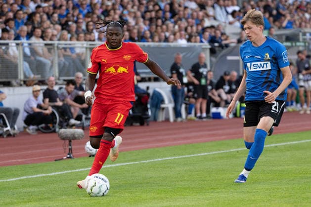 Johan Bakayoko (RB Leipzig) im Zweikampf mit Elia Dittrich (Eintracht Trier) Eintracht Trier vs RB Leipzig, Fussball, DFB-Pokal, 22.08.2026 Eintracht Trier vs RB Leipzig, Fussball, DFB-Pokal, 22.08.2026 Trier *** Johan Bakayoko (RB Leipzig) in a tackle with Elia Dittrich (Eintracht Trier) Eintracht Trier vs. RB Leipzig, Soccer, DFB Cup, August 22, 2026 Eintracht Trier vs. RB Leipzig, Soccer, DFB Cup, August 22, 2026, Trier Copyright: xEibner-Pressefotox EP_EER