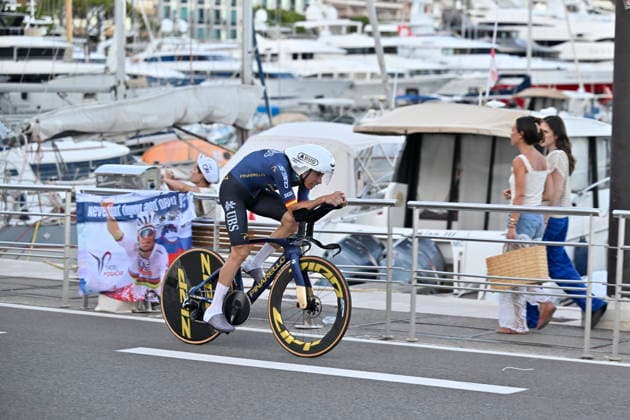 Salida de la Vuelta Ciclista a Espana en Mónaco El ciclista Iván Romeo durante la salida de la Vuelta Ciclista a Espana, a 22 de agosto de 2026, en Mónaco (Francia). La Vuelta Ciclista a Espana 2026 arranca hoy, 22 de agosto, en Mónaco y termina el domingo 13 de septiembre en Granada. Serán 21 etapas, 3.275 km y más de 58.000 metros de desnivel acumulado; por primera vez, la llegada final no será en Madrid, sino en el entorno de la Alhambra. 22 AGOSTO 2026;VUELTA CICLISTA;REALEZA;CICLISMO;BICIS;BICICLETAS;CONTRARRELOJ;SALIDA;PRIMERA ETAPA;MÓNACO;VUELTA;CASINO; Monaco (Francia) Monaco (Francia) Espana *** Start of the Vuelta a Espana in Monaco Cyclist Iván Romeo at the start of the Vuelta a Espana on August 22, 2026, in Monaco, France. The 2026 Vuelta a Espana begins today, August 22, in Monaco and ends on Sunday, September 13, in Granada. There will be 21 stages, covering 3,275 km and with more than 58,000 meters of cumulative elevation gain. For the first time, the final finish will not be in Madrid, but in the vicinity of the Alhambra. AUGUST 22, 2026 CYCLING TOUR ROYALTY CYCLING BIKES BICYCLES TIME TRIAL START FIRST STAGE MONACO TOUR CASINO Monaco France Monaco France Spain  Copyright: xLaurentxCoustx xEuropaxPressx 7726441