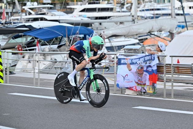 Salida de la Vuelta Ciclista a Espana en Mónaco Un ciclista durante la salida de la Vuelta Ciclista a Espana, a 22 de agosto de 2026, en Mónaco (Francia). La Vuelta Ciclista a Espana 2026 arranca hoy, 22 de agosto, en Mónaco y termina el domingo 13 de septiembre en Granada. Serán 21 etapas, 3.275 km y más de 58.000 metros de desnivel acumulado; por primera vez, la llegada final no será en Madrid, sino en el entorno de la Alhambra. 22 AGOSTO 2026;VUELTA CICLISTA;REALEZA;CICLISMO;BICIS;BICICLETAS;CONTRARRELOJ;SALIDA;PRIMERA ETAPA;MÓNACO;VUELTA;CASINO; Monaco (Francia) Monaco (Francia) Espana *** Start of the Vuelta a Espana in Monaco A cyclist at the start of the Vuelta a Espana on August 22, 2026, in Monaco, France. The 2026 Vuelta a Espana begins today, August 22, in Monaco and ends on Sunday, September 13, in Granada. There will be 21 stages, covering 3,275 km and featuring more than 58,000 meters of cumulative elevation gain. For the first time, the final finish will not be in Madrid, but in the vicinity of the Alhambra. AUGUST 22, 2026 CYCLING TOUR ROYALTY CYCLING BIKES BICYCLES TIME TRIAL START FIRST STAGE MONACO TOUR CASINO Monaco France Monaco France Spain  Copyright: xLaurentxCoustx xEuropaxPressx 7726451