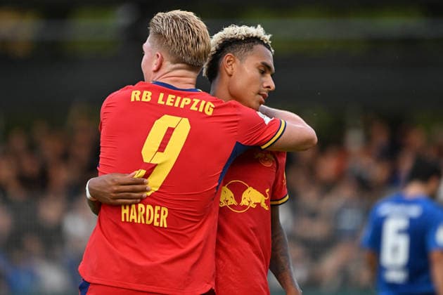 22.08.2026, xjhx, Fussball DFB Pokal 1.Runde, Eintracht Trier - RB Leipzig v.l. Torjubel nach dem Tor zum celebrating the goal celebrate 0:5 durch Antonio Nusa (RB Leipzig) Trier *** August 22, 2026, xjhx, Soccer, DFB Cup, First Round, Eintracht Trier vs. RB Leipzig, Goal celebration after Antonio Nusa s goal for RB Leipzig (0-5) against Trier