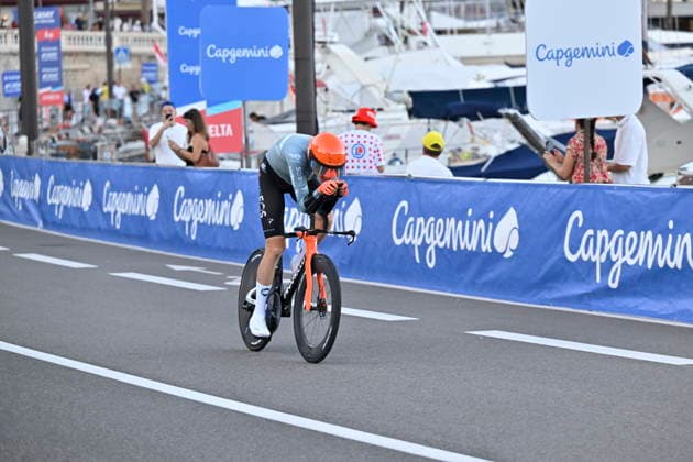 Salida de la Vuelta Ciclista a Espana en Mónaco El ciclista Joshua Tarling durante la salida de la Vuelta Ciclista a Espana, a 22 de agosto de 2026, en Mónaco (Francia). La Vuelta Ciclista a Espana 2026 arranca hoy, 22 de agosto, en Mónaco y termina el domingo 13 de septiembre en Granada. Serán 21 etapas, 3.275 km y más de 58.000 metros de desnivel acumulado; por primera vez, la llegada final no será en Madrid, sino en el entorno de la Alhambra. 22 AGOSTO 2026;VUELTA CICLISTA;REALEZA;CICLISMO;BICIS;BICICLETAS;CONTRARRELOJ;SALIDA;PRIMERA ETAPA;MÓNACO;VUELTA;CASINO; Monaco (Francia) Monaco (Francia) Espana *** Start of the Vuelta a Espana in Monaco Cyclist Joshua Tarling at the start of the Vuelta a Espana on August 22, 2026, in Monaco, France. The 2026 Vuelta a Espana begins today, August 22, in Monaco and ends on Sunday, September 13, in Granada. There will be 21 stages, covering 3,275 km and more than 58,000 meters of cumulative elevation gain. For the first time, the final finish will not be in Madrid, but in the vicinity of the Alhambra. AUGUST 22, 2026 CYCLING TOUR ROYALTY CYCLING BIKES BICYCLES TIME TRIAL START FIRST STAGE MONACO TOUR CASINO Monaco France Monaco France Spain  Copyright: xLaurentxCoustx xEuropaxPressx 7726463