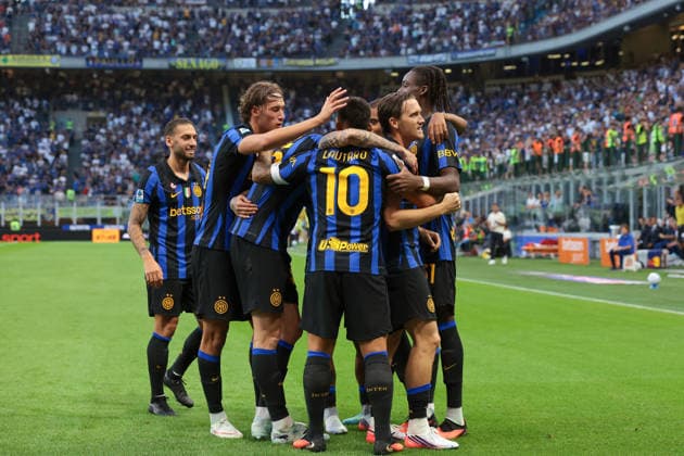 FC Internazionale v AC Monza - Serie A - Giuseppe Meazza Milan, Italy, 22nd August 2026. Piotr Zielinski of FC Internazionale celebrates with team mates after scoring to give the side a 2-1 lead during the FC Internazionale vs AC Monza Serie A match at Stadio Giuseppe Meazza, Milan. Picture credit should read: Jonathan Moscrop Milan Stadio Giuseppe Meazza Italy