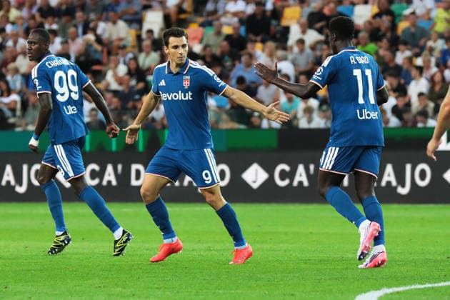 como™s anastasios douvikas celebrates after scoring the 1-1 goal for his team during the Serie A soccer match between Udinese and Como at the Friuli Stadium in Udine, north east Italy - August 22, 2026. - Soccer  Copyright: xAndreaxBressanutti LaPressex
