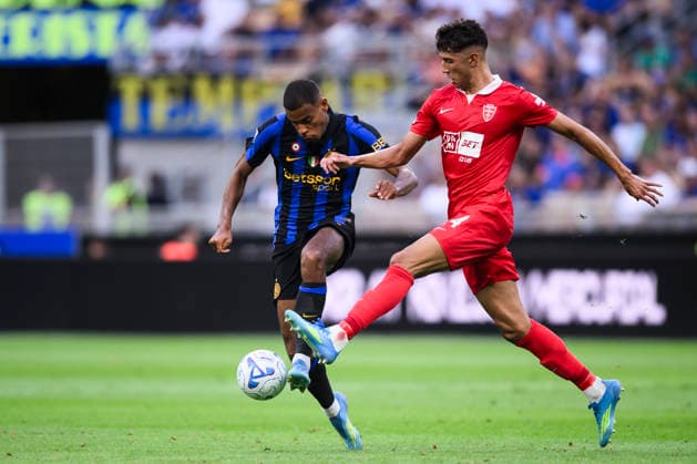 FC Internazionale v AC Monza - Serie A Andy Diouf of FC Internazionale competes for the ball with Adam Bakoune of AC Monza during the Serie A football match between FC Internazionale and AC Monza. Milan Italy Copyright: xNicolòxCampox