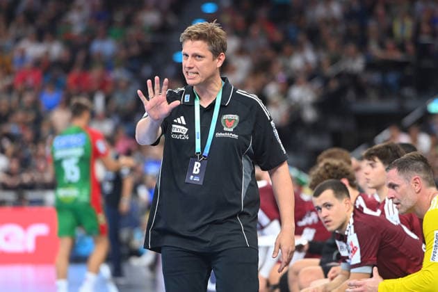 Trainer Nicolej KRICKAU (Fuechse Berlin), Gestik,gibt Anweisungen,Einzelbild, angeschnittenes Einzelmotiv,Halbfigur,halbe Figur. Handball Rexel Super Cup 2026 der Maenner SC Magdeburg vs. Fuechse Berlin 38-30 am 22.08.2026 SAP GARDEN Muenchen. *** Coach Nicolej KRICKAU of the Berlin Foxes, gesturing, giving instructions,Single frame, cropped close-up, half-length shot, half-figure. Men’s Handball Rexel Super Cup 2026: SC Magdeburg vs. Fuechse Berlin 38–30 on August 22, 2026, at SAP GARDEN, Munich