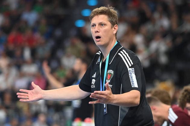 Trainer Nicolej KRICKAU (Fuechse Berlin), ratlos,Getsik, Einzelbild,angeschnittenes Einzelmotiv, Halbfigur,halbe Figur. Handball Rexel Super Cup 2026 der Maenner SC Magdeburg vs. Fuechse Berlin 38-30 am 22.08.2026 SAP GARDEN Muenchen. *** Coach Nicolej KRICKAU, Füchse Berlin, at a loss,Getsik, single frame, cropped close-up, half-length shot, men’s handball Rexel Super Cup 2026: SC Magdeburg vs. Fuechse Berlin 38–30 on August 22, 2026, at SAP GARDEN in Munich
