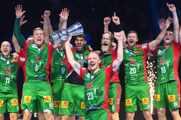 Siegerehrung:Magnus SAUGSTRUP (SC Magdeburg) mit Pokal,Cup,Trophaee,Spieler, Teamfoto,Team,Mannschaft,Mannschaftsfoto. Jubel,Freude,Begeisterung, Handball Rexel Super Cup 2026 der Maenner SC Magdeburg vs. Fuechse Berlin 38-30 am 22.08.2026 SAP GARDEN Muenchen. *** Award Ceremony: Magnus SAUGSTRUP, SC Magdeburg, with trophy, cup, player, team photo, team, squad, team photo, celebration,joy, excitement, handball Rexel Super Cup 2026 (men’s) SC Magdeburg vs. Füchse Berlin 38–30 on August 22, 2026, SAP GARDEN, Munich