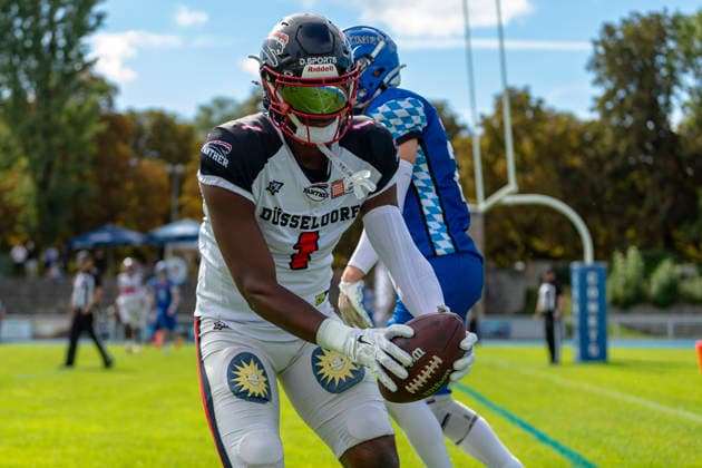 Touchdown-Catch von James Okike (WR, Duesseldorf Panther, 1) vor Silas Arnold (Allgaeu Comets, CB, 21) GER, Allgaeu Comets vs Duesseldorf Panther, American Football, GFL, Saison 2026, Week 16, 22.08.2026 GER, Allgaeu Comets vs Duesseldorf Panther, American Football, GFL, Saison 2026, Week 16, 22.08.2026 Kempten *** Touchdown catch by James Okike, WR, Düsseldorf Panthers, 1, past Silas Arnold, Allgäu Comets, CB, 21 GER, Allgäu Comets vs. Düsseldorf Panthers, American Football, GFL, 2026 Season, Week 16, August 22, 2026 GER, Allgäu Comets vs. Düsseldorf Panthers, American Football, GFL, 2026 Season, Week 16, August 22, 2026 Kempten Copyright: xEibner-Pressefoto FlorianxWolfx EP_FWF