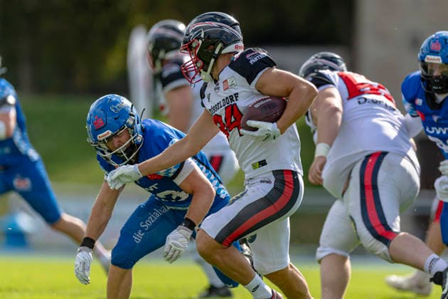 Beau Priegnitz (Allgaeu Comets, LB, 13) mit Kevin Joosten (WR, Duesseldorf Panther, 84) GER, Allgaeu Comets vs Duesseldorf Panther, American Football, GFL, Saison 2026, Week 16, 22.08.2026 GER, Allgaeu Comets vs Duesseldorf Panther, American Football, GFL, Saison 2026, Week 16, 22.08.2026 Kempten *** Beau Priegnitz, Allgäu Comets, LB, 13, with Kevin Joosten, WR, Düsseldorf Panthers, 84 GER, Allgäu Comets vs. Düsseldorf Panthers, American Football, GFL, 2026 Season, Week 16, August 22, 2026 GER, Allgäu Comets vs. Düsseldorf Panthers, American Football, GFL, 2026 Season, Week 16, August 22, 2026 Kempten Copyright: xEibner-Pressefoto FlorianxWolfx EP_FWF