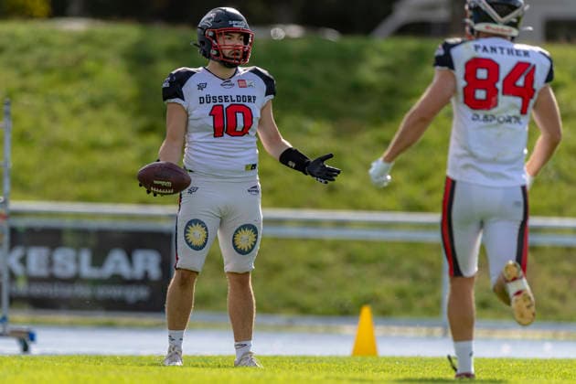 Touchdown-Jubel von Florian Ferizi (QB, Duesseldorf Panther, 10) mit Kevin Joosten (WR, Duesseldorf Panther, 84) GER, Allgaeu Comets vs Duesseldorf Panther, American Football, GFL, Saison 2026, Week 16, 22.08.2026 GER, Allgaeu Comets vs Duesseldorf Panther, American Football, GFL, Saison 2026, Week 16, 22.08.2026 Kempten *** Touchdown celebration by Florian Ferizi (QB), Düsseldorf Panthers, 10, with Kevin Joosten (WR), Düsseldorf Panthers, 84 GER, Allgäu Comets vs. Düsseldorf Panthers, American football, GFL, 2026 season, Week 16, August 22, 2026, Germany, Allgäu Comets vs. Düsseldorf Panthers, American football, GFL, 2026 season, Week 16, August 22, 2026, Kempten Copyright: xEibner-Pressefoto FlorianxWolfx EP_FWF