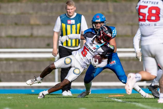 Dy™vonne Inyang (DB, Duesseldorf Panther, 5) wird von Gabriel Quigley (Allgaeu Comets, WR, 7) gestoppt GER, Allgaeu Comets vs Duesseldorf Panther, American Football, GFL, Saison 2026, Week 16, 22.08.2026 GER, Allgaeu Comets vs Duesseldorf Panther, American Football, GFL, Saison 2026, Week 16, 22.08.2026 Kempten *** Dy™vonne Inyang, DB, Düsseldorf Panthers, No. 5, is tackled by Gabriel Quigley, Allgäu Comets, WR, No. 7. GER, Allgäu Comets vs. Düsseldorf Panthers, American Football, GFL, 2026 Season, Week 16, August 22, 2026 GER, Allgäu Comets vs. Düsseldorf Panthers, American Football, GFL, 2026 Season, Week 16, August 22, 2026 Kempten Copyright: xEibner-Pressefoto FlorianxWolfx EP_FWF