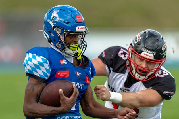 Chris Lipsey (Allgaeu Comets, RB DB, 1) mit Yannick Hubrich (DE, Duesseldorf Panther, 13) GER, Allgaeu Comets vs Duesseldorf Panther, American Football, GFL, Saison 2026, Week 16, 22.08.2026 GER, Allgaeu Comets vs Duesseldorf Panther, American Football, GFL, Saison 2026, Week 16, 22.08.2026 Kempten *** Chris Lipsey, Allgäu Comets, RB DB, No. 1, with Yannick Hubrich, DE, Düsseldorf Panthers, No. 13, GER, Allgäu Comets vs. Düsseldorf Panthers, American football, GFL, 2026 season, Week 16, August 22, 2026 GER, Allgäu Comets vs. Düsseldorf Panthers, American Football, GFL, 2026 Season, Week 16, August 22, 2026 Kempten Copyright: xEibner-Pressefoto FlorianxWolfx EP_FWF