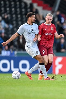 Joel Felix (Arminia Bielefeld) und Marion Fass (SG Sonnenhof Grossaspach) im Zweikampf waehrend des DFB-Pokal 1 Runde Spiels zwichen SG Sonnenhof Grossaspach v Arminia Bielefeld, Wir machen Druck Arena am 22. August 2026 in Grossaspach, Deutschland. (Foto von Harry Langer DeFodi Images) +++ Joel Felix (Arminia Bielefeld) und Marion Fass (SG Sonnenhof Grossaspach) battle for the ball during the DFB-Pokal 1 Runde match between SG Sonnenhof Grossaspach v Arminia Bielefeld at Wir machen Druck Arena on August 22, 2026 in Grossaspach, Germany. (Photo by Harry Langer DeFodi Images) (Photo by Harry Langer DeFodi Images) DFB DFL REGULATIONS PROHIBIT ANY USE OF PHOTOGRAPHS AS IMAGE SEQUENCES AND OR QUASI-VIDEO. - *** Joel Felix of Arminia Bielefeld and Marion Fass of SG Sonnenhof Grossaspach in a duel during the DFB Cup first-round match between SG Sonnenhof Grossaspach and Arminia Bielefeld at the Wir machen Druck Arena on August 22, 2026, in Grossaspach, Germany. Photo by Harry Langer, DeFodi Images. Joel Felix of Arminia Bielefeld and Marion Fass of SG Sonnenhof Grossaspach battle for the ball during the DFB Cup first-round match between SG Sonnenhof Grossaspach and Arminia Bielefeld at the Wir machen Druck Arena on August 22, 2026 in Grossaspach, Germany. Photo by Harry Langer, DeFodi Images. Photo by Harry Langer, DeFodi Images. DFB and DFL regulations prohibit any use of photographs as image sequences and or quasi-video.