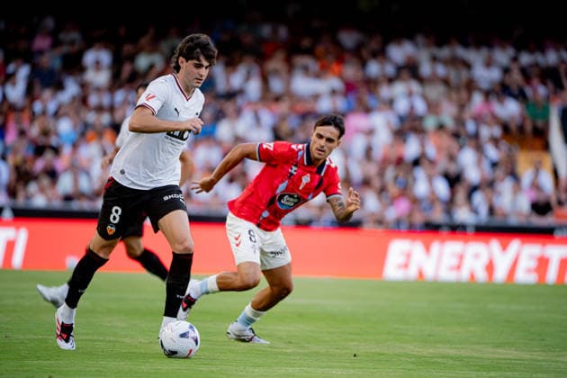 ESP: LaLiga EA Sports Valencia CF v Celta de Vigo Javier Guerra of Valencia during LaLiga EA Sports match between Valencia CF v Celta de Vigo played at Mestlla Stadium, Valencia on August 22 2026 in Spain Spain Soccer *** ESP LaLiga EA Sports Valencia CF vs. Celta de Vigo: Javier Guerra of Valencia during the LaLiga EA Sports match between Valencia CF and Celta de Vigo, played at Mestalla Stadium in Valencia on August 22, 2026, in Spain. Spanish Soccer Copyright: xAgenciaxLOFx