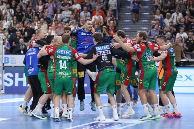 22.08.2026, xgox, Handball, Rexel Supercup 2026, SC Magdeburg - Füchse Berlin, v.l. Magdeburg Jubel ueber den Sieg, Jubel nach Spielende München *** August 22, 2026, xgox, Handball, 2026 Rexel Super Cup, SC Magdeburg vs. Füchse Berlin, from left: Magdeburg celebrating the victory, celebrations after the game in Munich