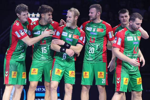 22.08.2026, xgox, Handball, Rexel Supercup 2026, SC Magdeburg - Füchse Berlin, v.l. Oskar Vind Rasmussen (Magdeburg, 9), Antonio Serradilla Cuenca (Magdeburg, 15), Matthias Musche (Magdeburg, 6), Philipp Weber (Magdeburg, 20), Elvar Orn Jonsson (Magdeburg, 19), Lukas Mertens (Magdeburg, 22) Jubel ueber den Sieg, Jubel nach Spielende München *** August 22, 2026, xgox, Handball, 2026 Rexel Super Cup, SC Magdeburg vs. Füchse Berlin, from left: Oskar Vind Rasmussen (Magdeburg), 9, Antonio Serradilla Cuenca (Magdeburg), 15, Matthias Musche (Magdeburg), 6, Philipp Weber (Magdeburg), 20, Elvar Orn Jonsson (Magdeburg), 19, Lukas Mertens (Magdeburg), 22 Celebrating the victory, Celebrations after the game in Munich