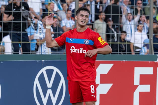 Guillermo Balzi (Holstein Kiel, 08) bejubelt sein Tor zum 0:2 - Endstand GER, TSV 1860 Muenchen vs. Holstein Kiel, Fussball, DFB-Pokal, 1. Runde, Saison 2026 2027, 22.08.2026. (DFL DFB REGULATIONS PROHIBIT ANY USE OF PHOTOGRAPHS as IMAGE SEQUENCES and or QUASI-VIDEO). Foto: HMB Media Heike Feiner *** Guillermo Balzi of Holstein Kiel, No. 08, celebrates his goal that sealed the 0–2 final score, GER, TSV 1860 Munich vs. Holstein Kiel, Soccer, DFB Cup, 1st Round, 2026–2027 Season, August 22, 2026. DFL and DFB regulations prohibit any use of photographs as image sequences and or quasi-video. Photo: HMB Media, Heike Feiner Copyright: HMBxMedia HeikexFeiner