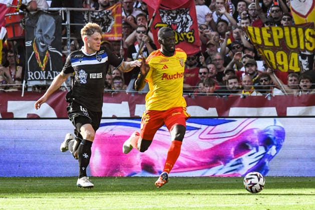 FOOTBALL : RC Lens vs AJ Auxerre - Ligue 1 - JournÃ e 1- 22 08 2026 Abdallah Sima (RC Lens) Arthur Piedfort (AJ Auxerre) LensFrance  Copyright: xBaptistexAutissierx