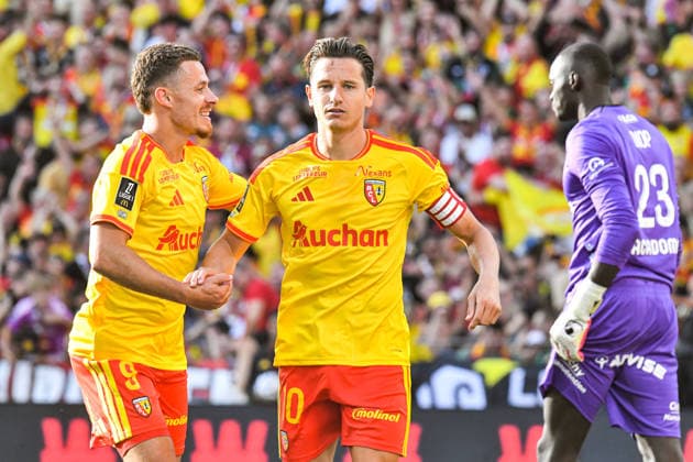 FOOTBALL : RC Lens vs AJ Auxerre - Ligue 1 - JournÃ e 1- 22 08 2026 Joie des joueurs du RC Lens aprÃ s le seconds but de Florian Thauvin (RC Lens) LensFrance  Copyright: xBaptistexAutissierx