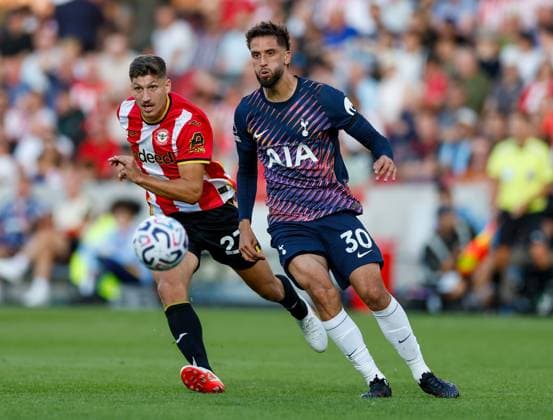 Rodrigo Bentancur of Tottenham Hotspur is challenged by Vitaly Janelt of Brentford Brentford v Tottenham Hotspur, Premier League, Football, Gtech Community Stadium, London, UK - 22 Aug 2026London Gtech Community Stadium United Kingdom EDITORIAL USE ONLY No use with unauthorised audio, video, data, fixture lists, club league logos or live services. Online in-match use limited to 120 images, no video emulation. No use in betting, games or single club league player publications.  Copyright: xMattxImpey Shutterstockx 17112717an