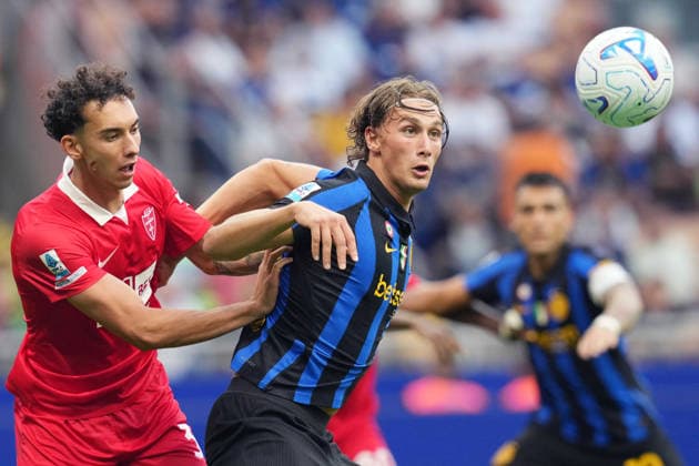 Inter Milan s Pio Esposito fights for the ball with Monza s Lorenzo Lucchesi during the Serie A soccer match between Fc Inter and Monza the San Siro Stadium in Milan, north Italy - August 21 , 2026. - Soccer  Copyright: xSpada LaPressex