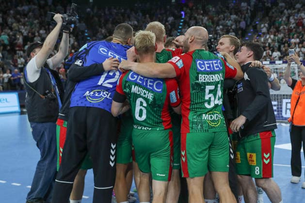22.08.2026, xgox, Handball, Rexel Supercup 2026, SC Magdeburg - Füchse Berlin, v.l. Magdeburg Jubel ueber den Sieg, Jubel nach Spielende München *** August 22, 2026, xgox, Handball, 2026 Rexel Supercup, SC Magdeburg vs. Füchse Berlin, from left: Magdeburg celebrating the victory, celebrations after the game in Munich