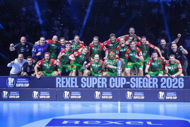 22.08.2026, xgox, Handball, Rexel Supercup 2026, SC Magdeburg - Füchse Berlin, v.l. Siegerehrung, Pokal, Magdeburg Jubel ueber den Sieg, Jubel nach Spielende München *** August 22, 2026, xgox, Handball, 2026 Rexel Supercup, SC Magdeburg vs. Füchse Berlin, from left: award ceremony, trophy, Magdeburg celebrating the victory, celebrations after the game in Munich