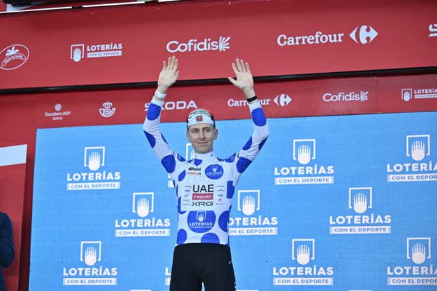 Salida de la Vuelta Ciclista a Espana en Mónaco El ciclista Tadej Pogacar recibe el maillot de puntos como líder de la montana en la primera etapa de la Vuelta Ciclista a Espana, a 22 de agosto de 2026, en Mónaco (Francia). La Vuelta Ciclista a Espana 2026 arranca hoy, 22 de agosto, en Mónaco y termina el domingo 13 de septiembre en Granada. Serán 21 etapas, 3.275 km y más de 58.000 metros de desnivel acumulado; por primera vez, la llegada final no será en Madrid, sino en el entorno de la Alhambra. 22 AGOSTO 2026;VUELTA CICLISTA;REALEZA;CICLISMO;BICIS;BICICLETAS;CONTRARRELOJ;SALIDA;PRIMERA ETAPA;MÓNACO;VUELTA;CASINO; Monaco (Francia) Monaco (Francia) Espana *** Start of the Vuelta a Espana in Monaco Cyclist Tadej Pogacar receives the points jersey as the mountain leader during the first stage of the Vuelta a Espana on August 22, 2026, in Monaco, France. The 2026 Vuelta a Espana begins today, August 22, in Monaco and ends on Sunday, September 13, in Granada. There will be 21 stages, covering 3,275 km and featuring more than 58,000 meters of cumulative elevation gain. For the first time, the final finish will not be in Madrid, but in the vicinity of the Alhambra. AUGUST 22, 2026 CYCLING TOUR ROYALTY CYCLING BIKES BICYCLES TIME TRIAL START FIRST STAGE MONACO TOUR CASINO Monaco France Monaco France Spain  Copyright: xLaurentxCoustx xEuropaxPressx 7726615