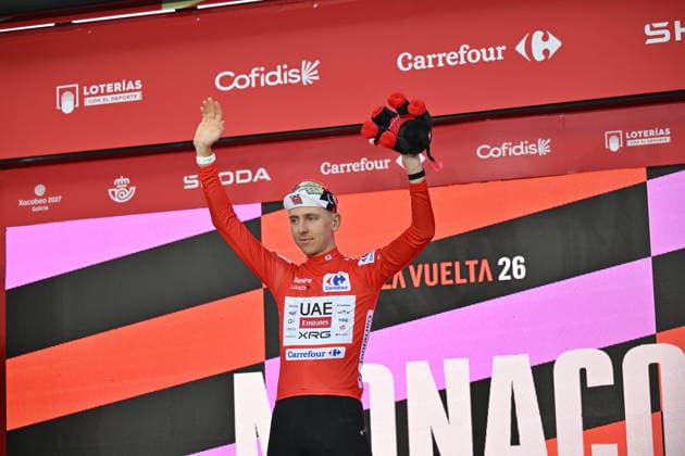 Salida de la Vuelta Ciclista a Espana en Mónaco El ciclista Tadej Pogacar recibe el maillot rojo como líder en la primera etapa de la Vuelta Ciclista a Espana, a 22 de agosto de 2026, en Mónaco (Francia). La Vuelta Ciclista a Espana 2026 arranca hoy, 22 de agosto, en Mónaco y termina el domingo 13 de septiembre en Granada. Serán 21 etapas, 3.275 km y más de 58.000 metros de desnivel acumulado; por primera vez, la llegada final no será en Madrid, sino en el entorno de la Alhambra. 22 AGOSTO 2026;VUELTA CICLISTA;REALEZA;CICLISMO;BICIS;BICICLETAS;CONTRARRELOJ;SALIDA;PRIMERA ETAPA;MÓNACO;VUELTA;CASINO; Monaco (Francia) Monaco (Francia) Espana *** Start of the Vuelta a Espana in Monaco Cyclist Tadej Pogacar receives the red jersey as the leader in the first stage of the Vuelta a Espana on August 22, 2026, in Monaco, France. The 2026 Vuelta a Espana kicks off today, August 22, in Monaco and ends on Sunday, September 13, in Granada. There will be 21 stages, covering 3,275 km and more than 58,000 meters of cumulative elevation gain. For the first time, the final finish will not be in Madrid, but in the vicinity of the Alhambra. AUGUST 22, 2026 CYCLING TOUR ROYALTY CYCLING BIKES BICYCLES TIME TRIAL START FIRST STAGE MONACO TOUR CASINO Monaco France Monaco France Spain  Copyright: xLaurentxCoustx xEuropaxPressx 7726616