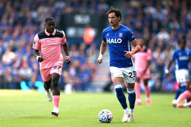 Ipswich Town v Sunderland 22 August 2026 Ipswich, Premier League Football - Ipswich Town v Sunderland - Sasa Lukic of Ipswich Town - (Photo by Mark Leech). Ipswich UK *** Ipswich Town gegen Sunderland, 22. August 2026, Ipswich, Premier League, Fußball: Ipswich Town gegen Sunderland – Sasa Lukic von Ipswich Town, Foto: Mark Leech, Ipswich, Großbritannien  Copyright: xMarkxLeechxOffside