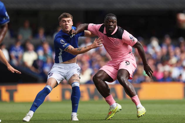 Ipswich Town v Sunderland 22 August 2026 Ipswich, Premier League Football - Ipswich Town v Sunderland - Leif Davis of Ipswich Town and Brian Brobbey of Sunderland - (Photo by Mark Leech). Ipswich UK *** Ipswich Town gegen Sunderland, 22. August 2026, Ipswich, Premier League, Fußball: Ipswich Town gegen Sunderland – Leif Davis von Ipswich Town und Brian Brobbey von Sunderland. Foto: Mark Leech, Ipswich, Großbritannien  Copyright: xMarkxLeechxOffside