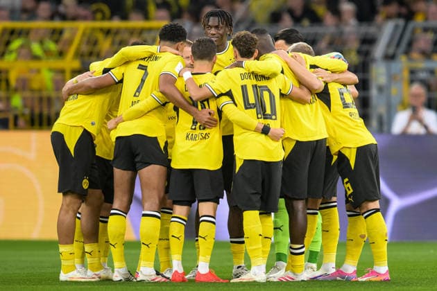 Fußball, Supercup, 20260822, BV 09 Borussia Dortmund - FC Bayern München. Im Bild Dortmund schwört sich ein. Dortmund Signal-Iduna-Park Nordrhein-Westfalen Deutschland *** Soccer, Super Cup, 20260822, BV 09 Borussia Dortmund vs. FC Bayern Munich. Pictured: Dortmund fans cheering at Signal Iduna Park, North Rhine-Westphalia, Germany Copyright: Passion2Press MarkusxFischerx