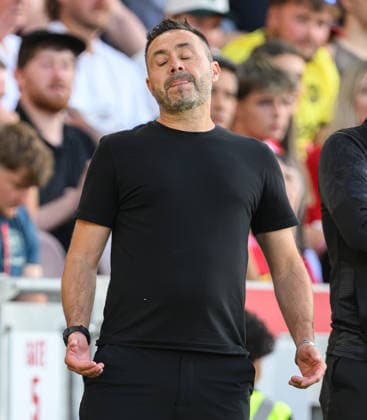 22 August 2026 - Brentford v Tottenham Hotspur - Premier League - GTech Stadium - London. Brentford v Tottenham Hotspur - Premier League - GTech Stadium - London. Tottenham Hotspur Manager Roberto de Zerbi. Picture : Mark Pain LONDON England  Copyright: xMarkxPainx