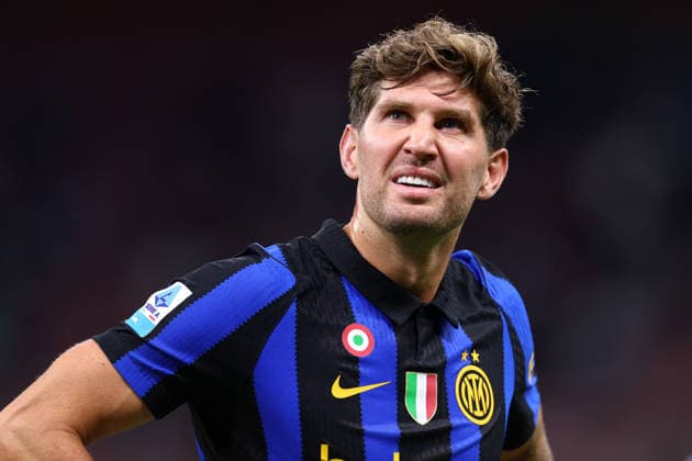 Serie A Fc Internazionale - Ac Monza John Stones of Fc Internazionale greets the fans at the end of the Serie A match beetween Fc Internazionale and Ac Monza at Stadio Giuseppe Meazza on August 22 2026 in Milan Italy . Milano Stadio Giuseppe Meazza Italy Copyright: xMarcoxCanonierox