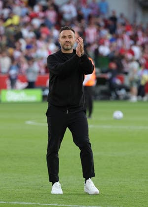 22nd August 2026; Gtech Community Stadium, Brentford, London, England; Premier League Football, Brentford versus Tottenham Hotspur; A disappointed Tottenham Hotspur manager Roberto De Zerbi applauding the Tottenham Hotspur fans after the match JohnxPatrickxFletcher