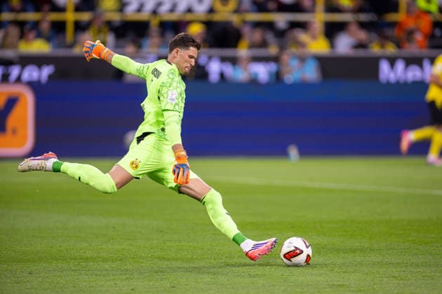 22.08.2026, Fussball, Franz Beckenbauer Supercup 2026, Borussia Dortmund - FC Bayern München. Torwart Gregor Kobel (Borussia Dortmund). Dortmund Signal Iduna Park NRW Deutschland xRHR-FOTO DEx *** August 22, 2026, Soccer, 2026 Franz Beckenbauer Super Cup, Borussia Dortmund vs. FC Bayern Munich, Goalkeeper Gregor Kobel, Borussia Dortmund, Signal Iduna Park, North Rhine-Westphalia, Germany, xRHR PHOTO DEx Copyright: DennisxEwert RHR-FOTOx RHR-FOTO DE