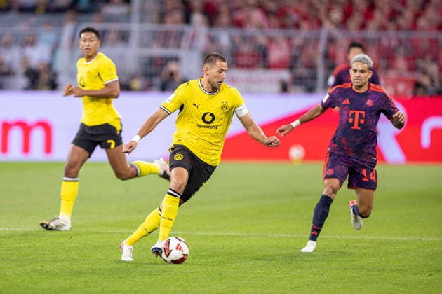 22.08.2026, Fussball, Franz Beckenbauer Supercup 2026, Borussia Dortmund - FC Bayern München. v. l. Waldemar Anton (Borussia Dortmund), Luis Diaz (FC Bayern München). Dortmund Signal Iduna Park NRW Deutschland xRHR-FOTO DEx *** August 22, 2026, Soccer, 2026 Franz Beckenbauer Super Cup, Borussia Dortmund vs. FC Bayern Munich, Waldemar Anton (Borussia Dortmund), Luis Diaz (FC Bayern Munich), Dortmund, Signal Iduna Park, North Rhine-Westphalia, Germany, xRHR, PHOTO DEx Copyright: DennisxEwert RHR-FOTOx RHR-FOTO DE
